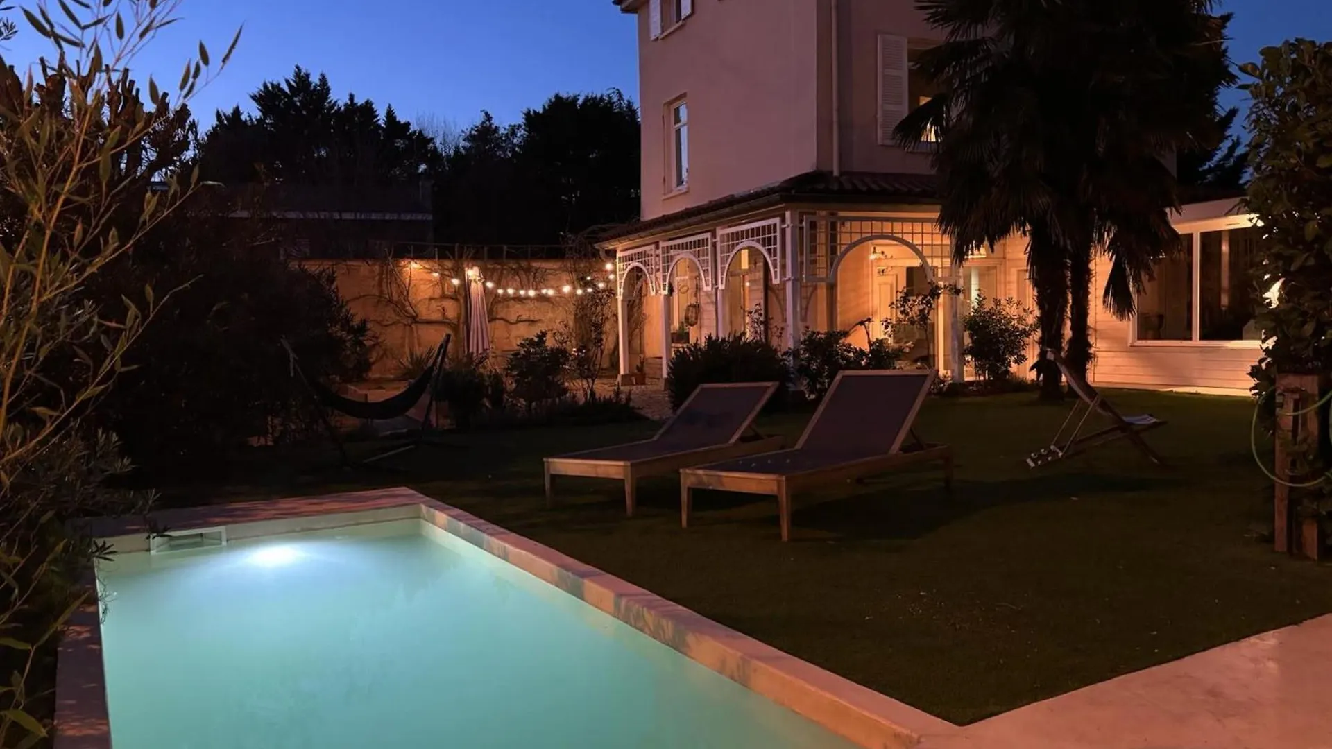 Willa Louisiane- House with swimming pool Écully