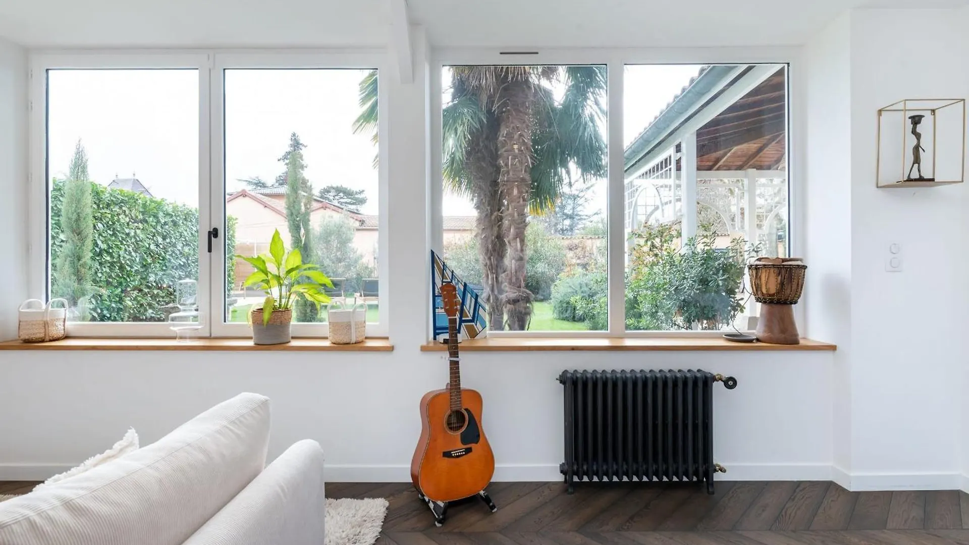 Willa Louisiane- House with swimming pool Écully 0*,  Francja
